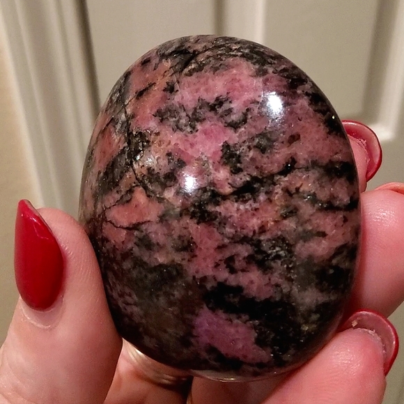 Beautiful Rhodonite Gallet/Palmstone - Picture 11 of 15